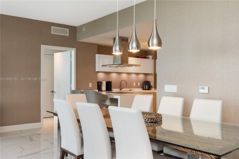 Condominio en venta en North Miami Beach, Florida, 3 dormitorios № 1993658 - foto 9