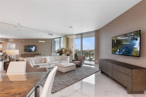 Condominio en venta en North Miami Beach, Florida, 3 dormitorios № 1993658 - foto 4