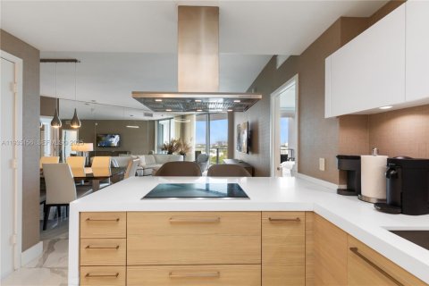 Condominio en venta en North Miami Beach, Florida, 3 dormitorios № 1993658 - foto 15
