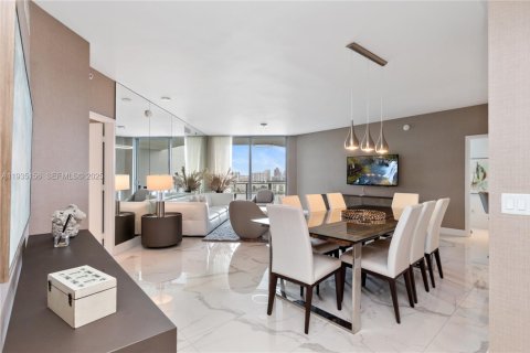 Condominio en venta en North Miami Beach, Florida, 3 dormitorios № 1993658 - foto 1