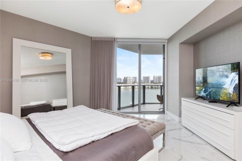 Condominio en venta en North Miami Beach, Florida, 3 dormitorios № 1993658 - foto 17