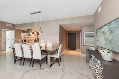 Condominio en venta en North Miami Beach, Florida, 3 dormitorios № 1993658 - foto 5