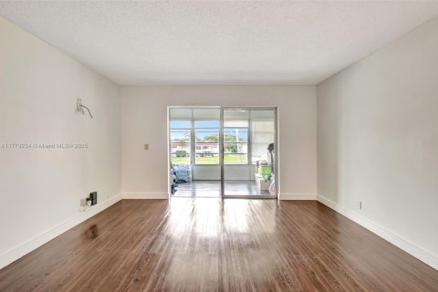 Condo in Delray Beach, Florida, 2 bedrooms  № 1708208 - photo 11