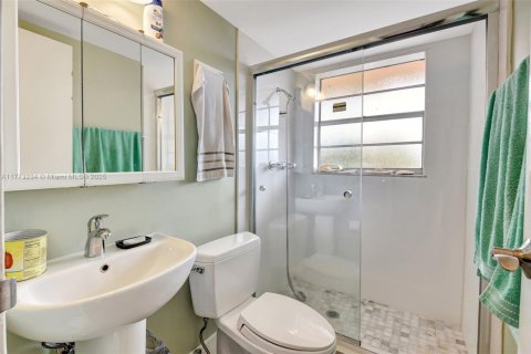 Condo in Delray Beach, Florida, 2 bedrooms  № 1708208 - photo 24