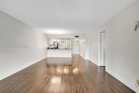 Condo in Delray Beach, Florida, 2 bedrooms  № 1708208 - photo 14