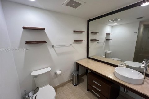 Condo in Miami, Florida, 1 bedroom № 2244682 - photo 6