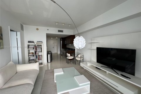 Condo in Miami, Florida, 1 bedroom № 2244682 - photo 3