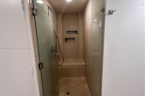 Condo in Miami, Florida, 1 bedroom № 2244682 - photo 7