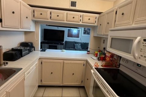 Copropriété à vendre à Davie, Floride: 2 chambres, 89.65 m2 № 2012012 - photo 3