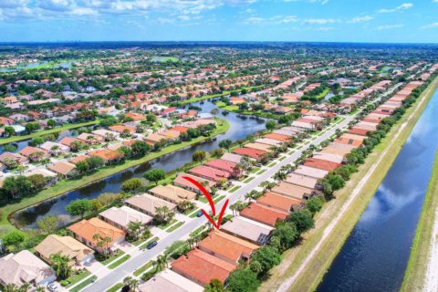 House in Boynton Beach, Florida 3 bedrooms, 175.03 sq.m. № 1092246 - photo 1