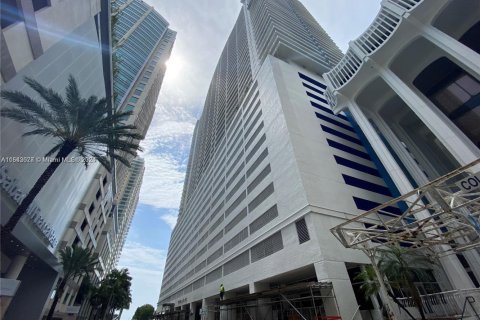 Condominio en Miami, Florida, 1 dormitorio  № 2077074