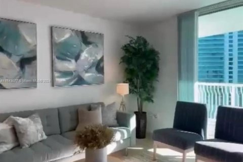 Condominio en venta en Miami, Florida, 1 dormitorio, 76.64 m2 № 2077074 - foto 11