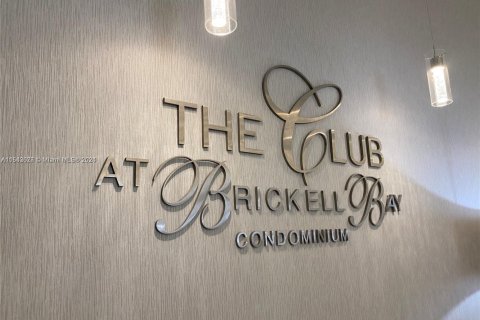 Condominio en venta en Miami, Florida, 1 dormitorio, 76.64 m2 № 2077074 - foto 2