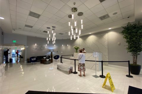 Condominio en venta en Miami, Florida, 1 dormitorio, 76.64 m2 № 2077074 - foto 3