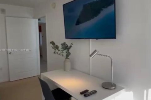 Condominio en venta en Miami, Florida, 1 dormitorio, 76.64 m2 № 2077074 - foto 8