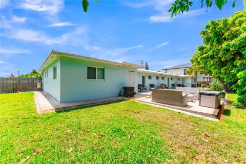 Propiedad comercial en venta en Oakland Park, Florida № 2085002 - foto 16