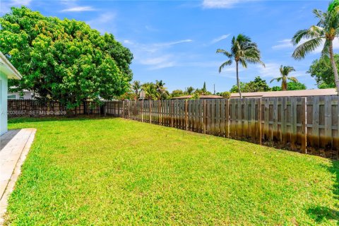 Propiedad comercial en venta en Oakland Park, Florida № 2085002 - foto 12