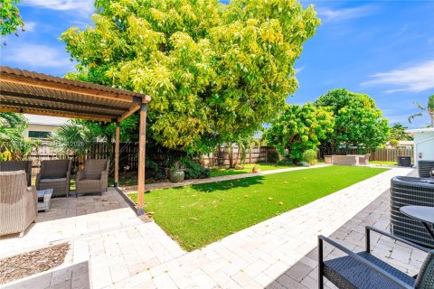Propiedad comercial en venta en Oakland Park, Florida № 2085002 - foto 23