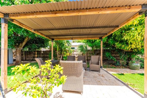 Propiedad comercial en venta en Oakland Park, Florida № 2085002 - foto 24
