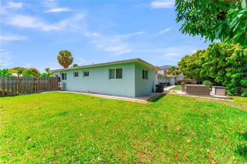 Propiedad comercial en venta en Oakland Park, Florida № 2085002 - foto 14