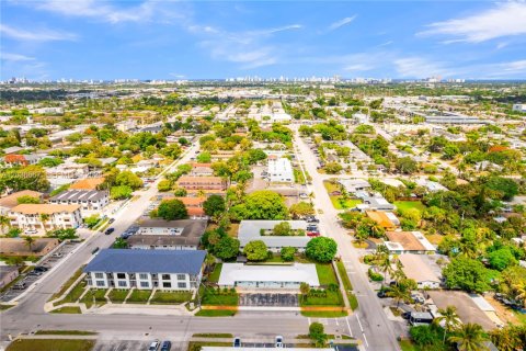 Propiedad comercial en venta en Oakland Park, Florida № 2085002 - foto 10