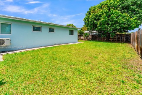 Propiedad comercial en venta en Oakland Park, Florida № 2085002 - foto 13