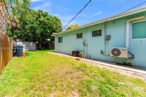 Propiedad comercial en venta en Oakland Park, Florida № 2085002 - foto 30