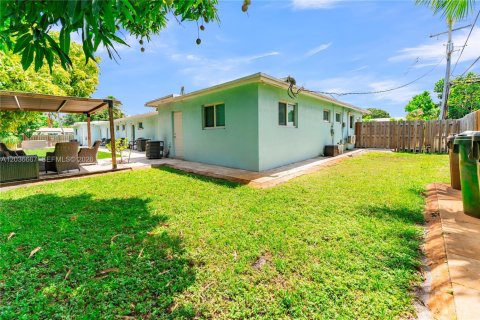 Propiedad comercial en venta en Oakland Park, Florida № 2085002 - foto 27