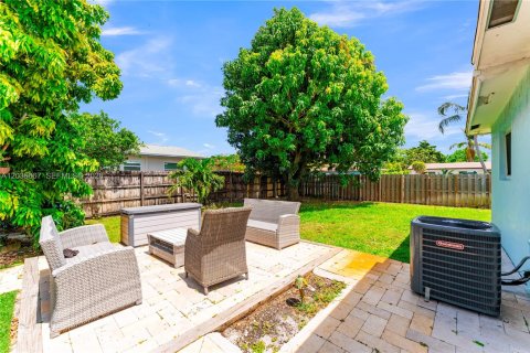 Propiedad comercial en venta en Oakland Park, Florida № 2085002 - foto 19