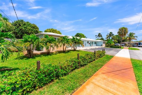 Propiedad comercial en venta en Oakland Park, Florida № 2085002 - foto 3