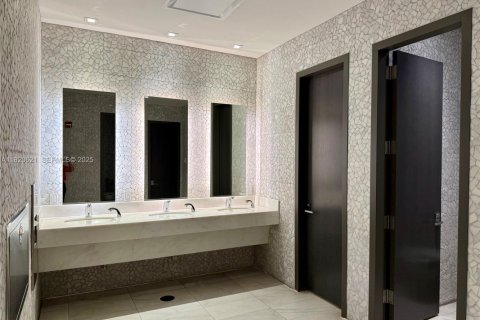 Copropriété à louer à Miami, Floride: 2 chambres, 104.89 m2 № 1937586 - photo 28