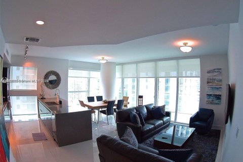 Condo in Miami, Florida, 2 bedrooms  № 1937586 - photo 11