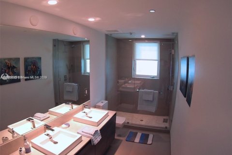Condominio en alquiler en Miami, Florida, 2 dormitorios, 104.89 m2 № 1937586 - foto 13