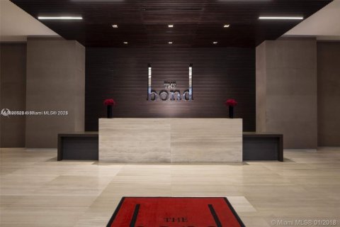 Condominio en alquiler en Miami, Florida, 2 dormitorios, 104.89 m2 № 1937586 - foto 1