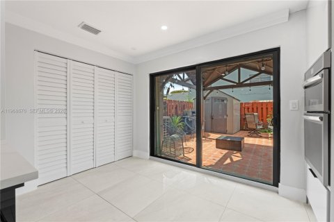 Adosado en venta en Miami, Florida, 2 dormitorios, 108.14 m2 № 2031709 - foto 16