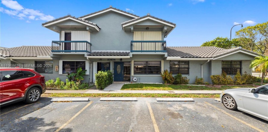 Adosado en Miami, Florida 2 dormitorios, 108.14 m2 № 2031709