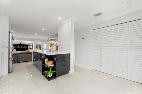 Adosado en venta en Miami, Florida, 2 dormitorios, 108.14 m2 № 2031709 - foto 13