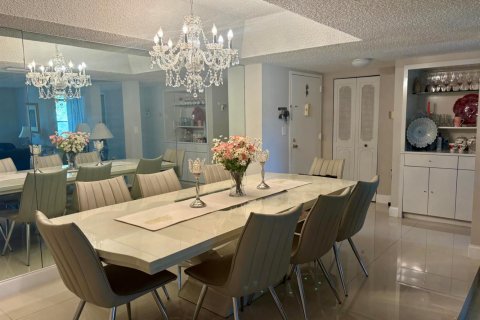 Condo in Lauderhill, Florida, 3 bedrooms № 2245703 - photo 6