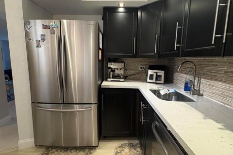 Condo in Lauderhill, Florida, 3 bedrooms № 2245703 - photo 11