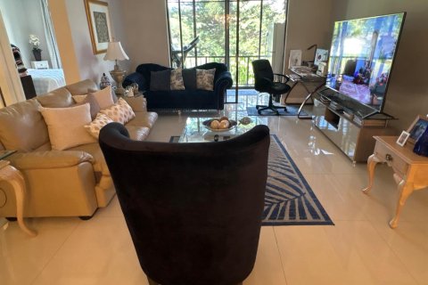 Condo in Lauderhill, Florida, 3 bedrooms № 2245703 - photo 9