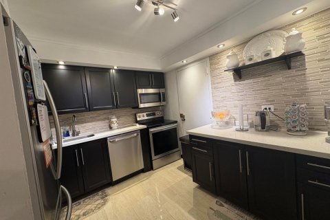 Condo in Lauderhill, Florida, 3 bedrooms № 2245703 - photo 10