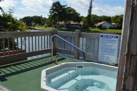 Condo in Lauderhill, Florida, 3 bedrooms № 2245703 - photo 23