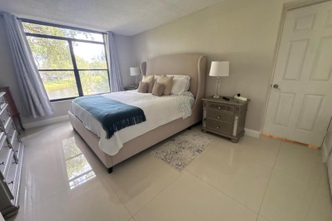 Condo in Lauderhill, Florida, 3 bedrooms № 2245703 - photo 17