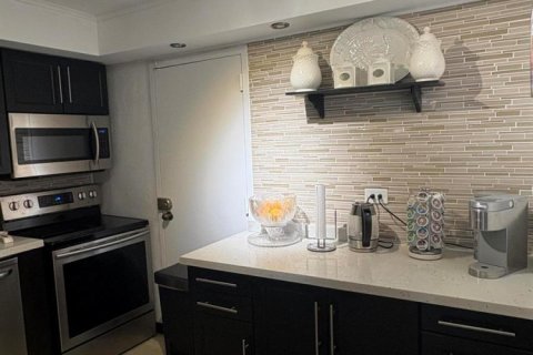 Condo in Lauderhill, Florida, 3 bedrooms № 2245703 - photo 12