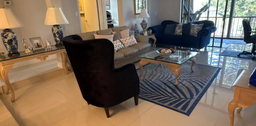 Condo in Lauderhill, Florida, 3 bedrooms № 2245703