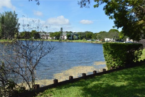 Condo in Lauderhill, Florida, 3 bedrooms № 2245703 - photo 26