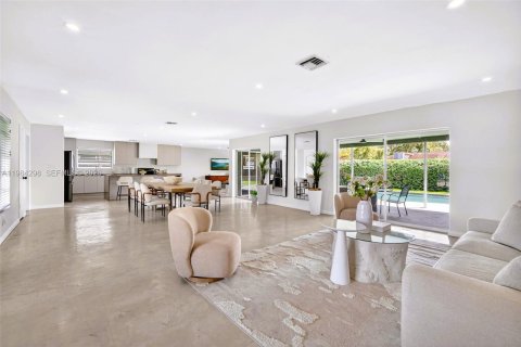 Купить виллу или дом в Холливуд, Флорида 3 спальни, 205.87м2, № 2045828 - фото 2