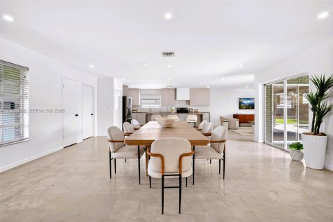 Купить виллу или дом в Холливуд, Флорида 3 спальни, 205.87м2, № 2045828 - фото 10