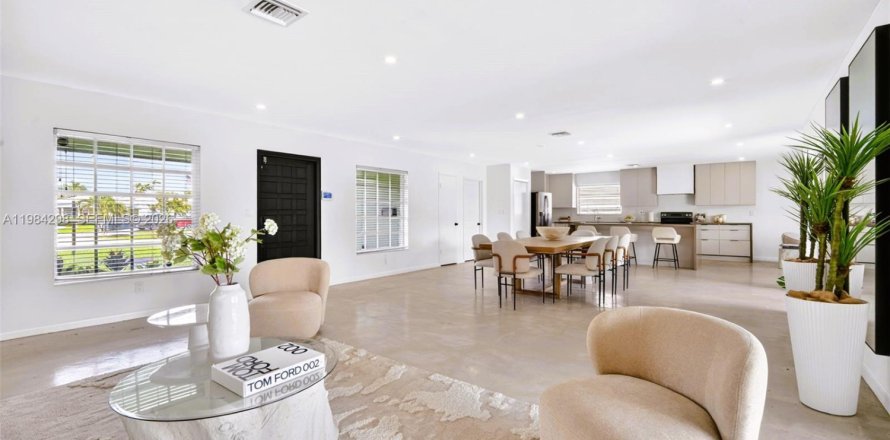 Дом в Холливуд, Флорида 3 спальни, 205.87м2 № 2045828