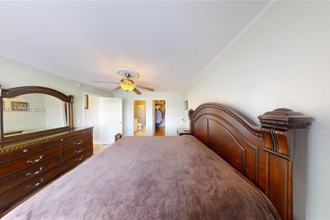 Condominio en venta en Hallandale Beach, Florida, 2 dormitorios, 106.84 m2 № 2031420 - foto 16